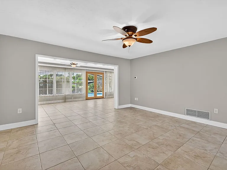 1627 Canal Ct — Photo 10