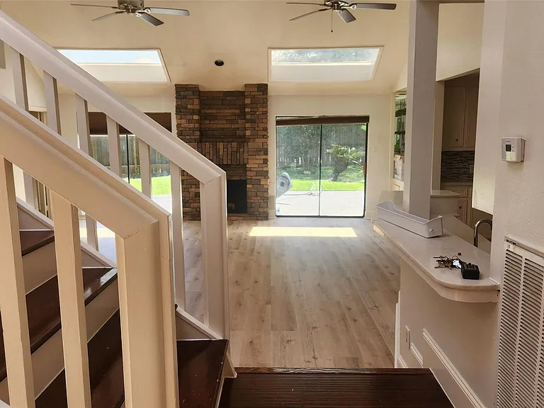 2127 Manor Green Dr — Photo 5
