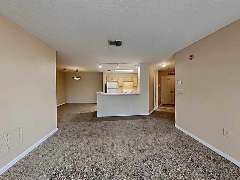 5800 Lake Pointe Village Cir #612 — Photo 3