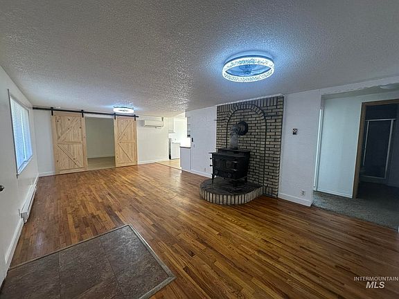 2nd image of 385 Anchor St