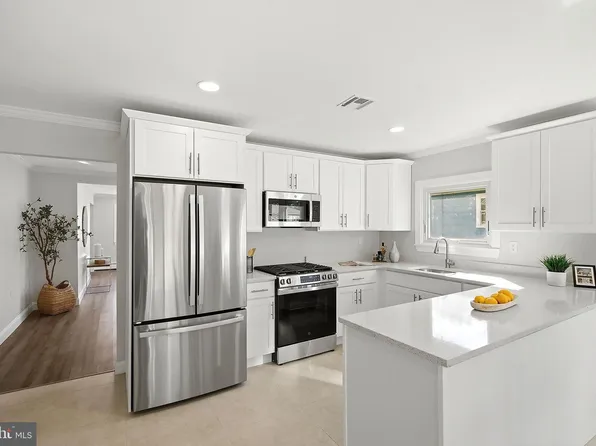 205 Bonaire Dr, Toms River, NJ 08757