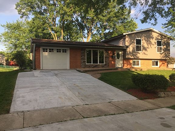3rd image of 7751 Kingsbury Dr