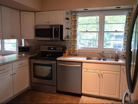 4th image of 325 Hollowood Dr