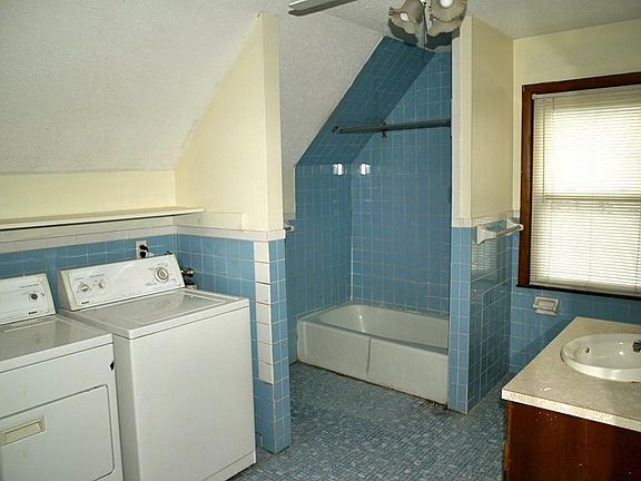 5th image of 235 Shore Dr #2