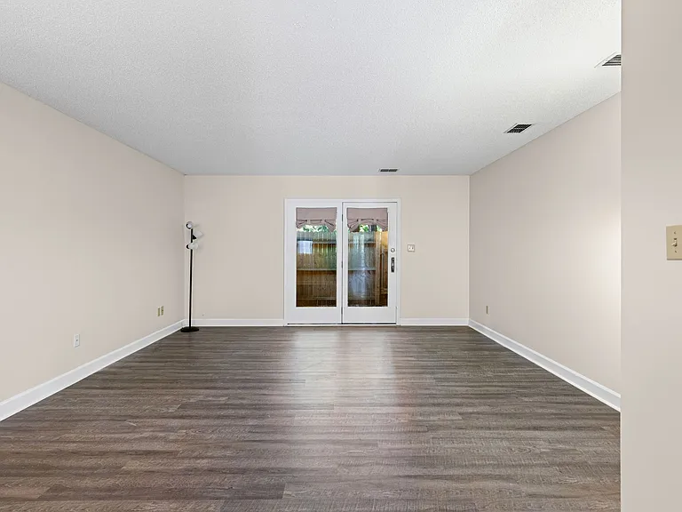 5918 King Charles Ct — Photo 8