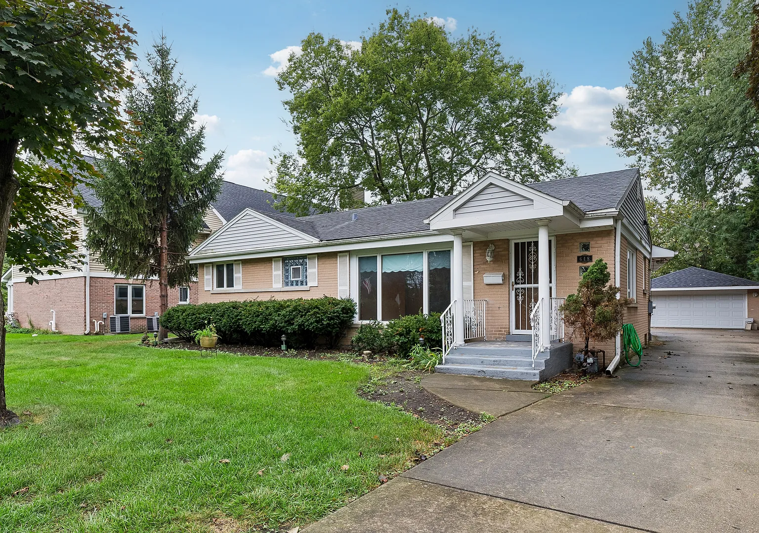 3 bed, 2574 sqft, $3,600 — Photo 1