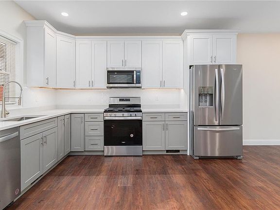 4th image of 206 Waterman St Floor 1