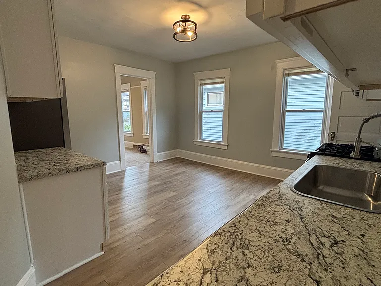 2303 Althen Ave #UP — Photo 2