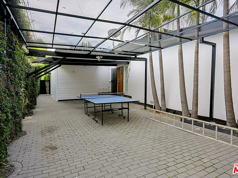4424 Noble Ave — Photo 10