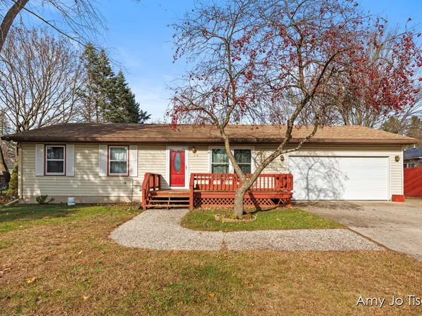 618 E High St, Greenville, MI 48838