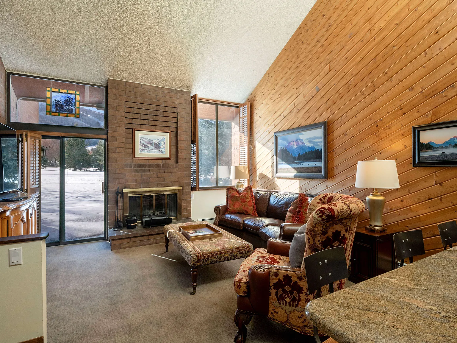 2 bed, 2.5 bath, 1400 sqft, $2,400 — Photo 2