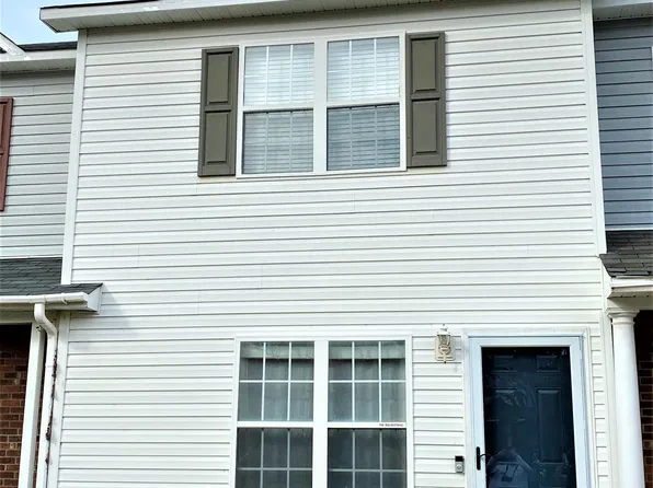 303 Meadowbrook Ln, Jacksonville, NC 28546
