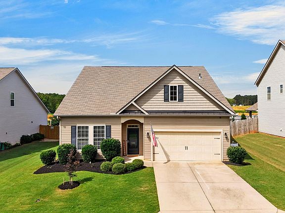 2nd image of 380 Meadowpark Ln