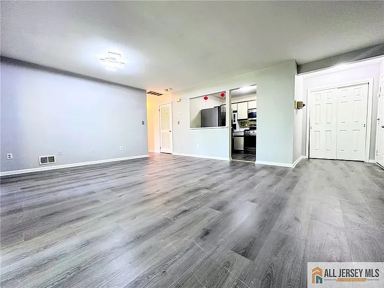 1211 Woodhaven Dr #1211 — Photo 4