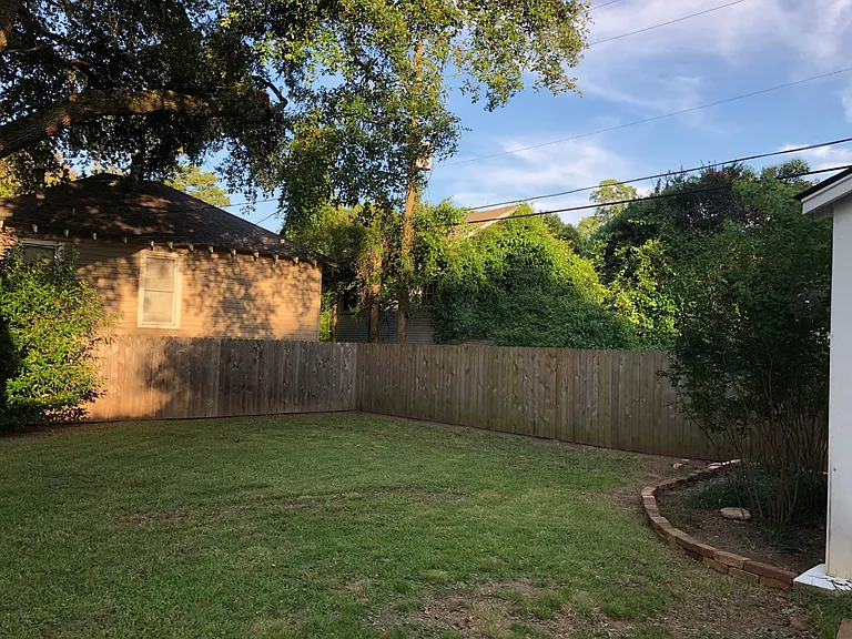 807 Columbia St — Photo 15