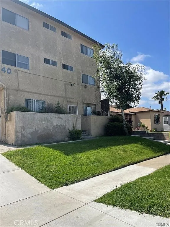 2 bed, 6077 sqft, $1,995 — Photo 2