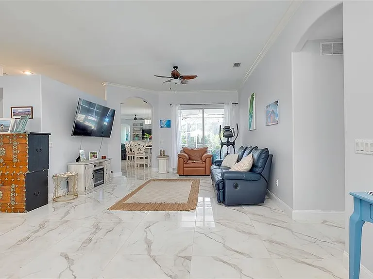 360 Cedarbrook Ct — Photo 4