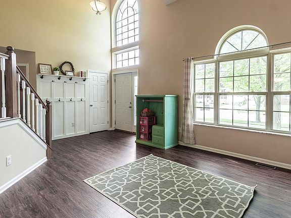 5th image of 265 Lantern Ln