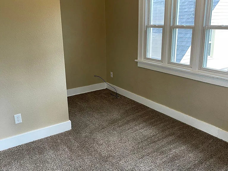 447 Barth Ave SE #2 — Photo 9
