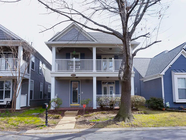 1226 Isle Bay Dr — Photo 1