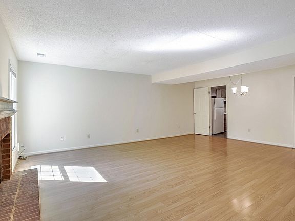 Livingroom with dining area