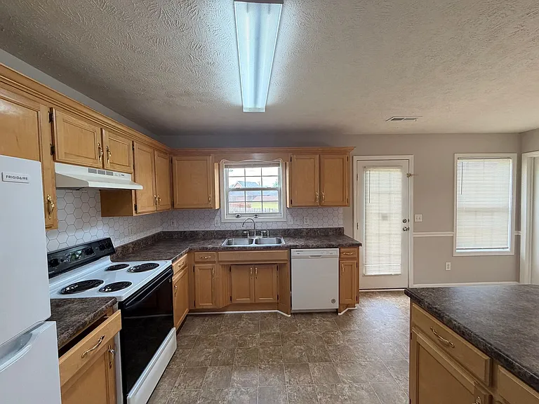 7003 Clara Ct — Photo 6