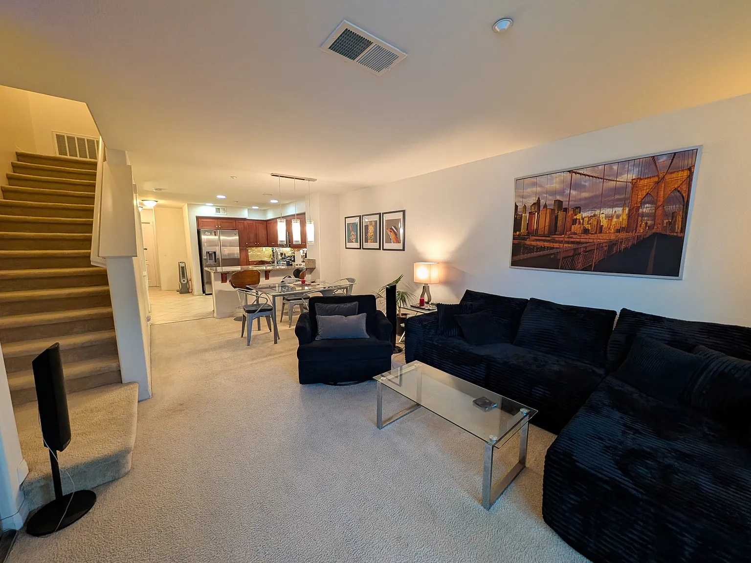 4 bed, 1914 sqft, $1,200 — Photo 3