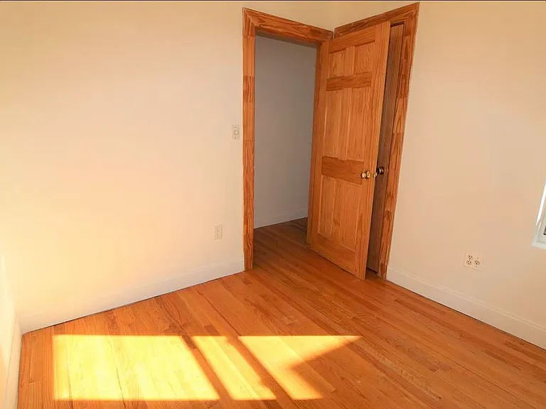 441 16th St #4L — Photo 6