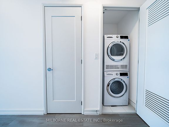 5th image of 75 James St S #522