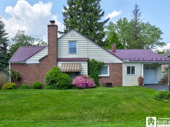 2836 Greenhurst Ave, Bemus Pt, NY 14712