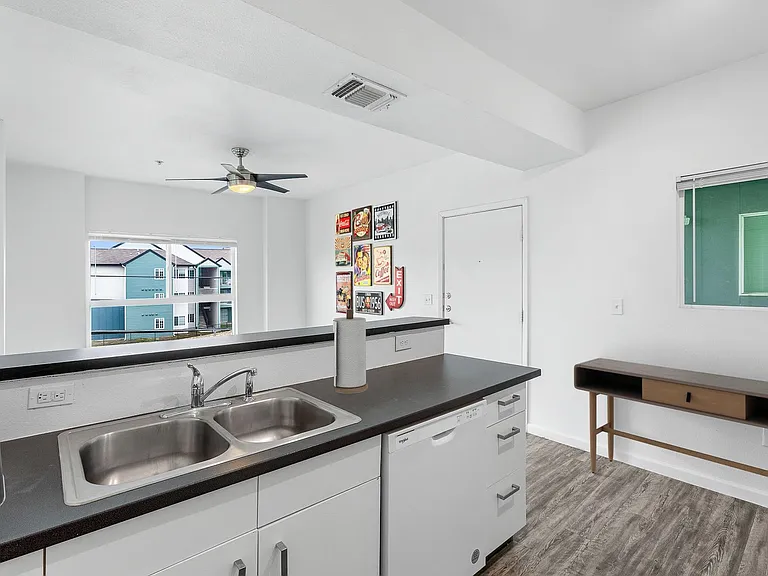 Green Spring Apartments — Photo 11