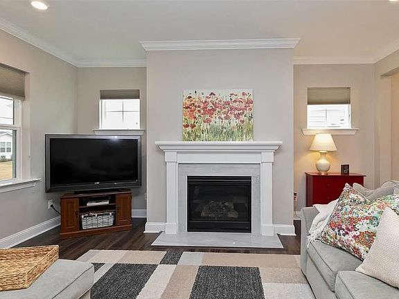 3rd image of 401 Ivy Arbor Way