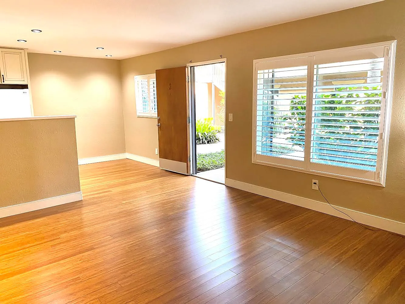 2 bed, 886 sqft, $3,150 — Photo 4