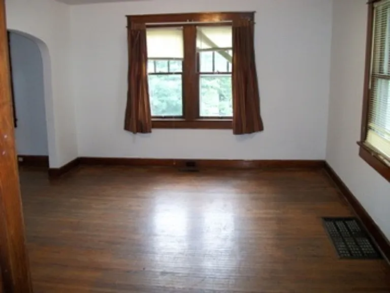 1427 N Kinser Pike — Photo 12