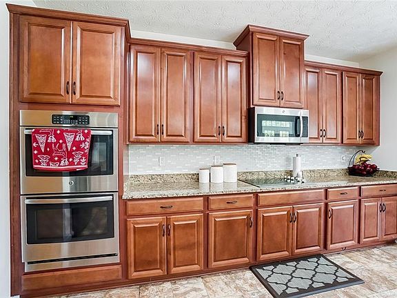4th image of 1734 Sunny Brook Dr