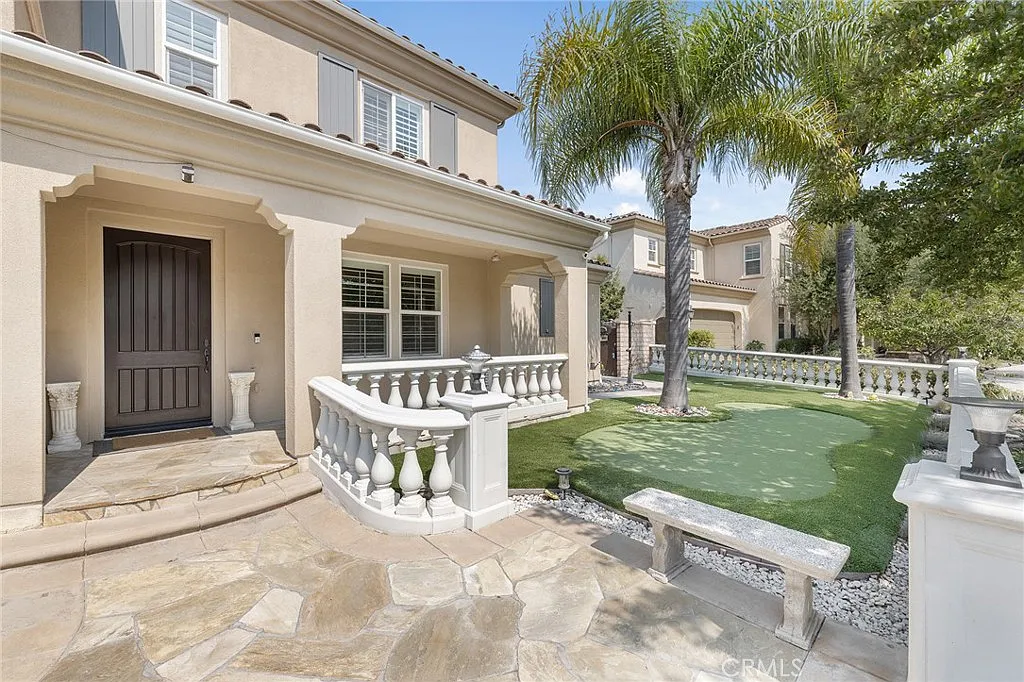 5 bed, 5.5 bath, 5011 sqft, $10,000 — Photo 2