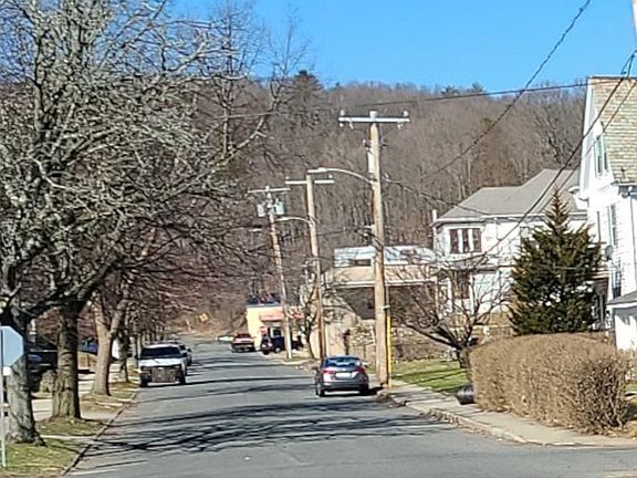 4th image of 72 Beacon Ave