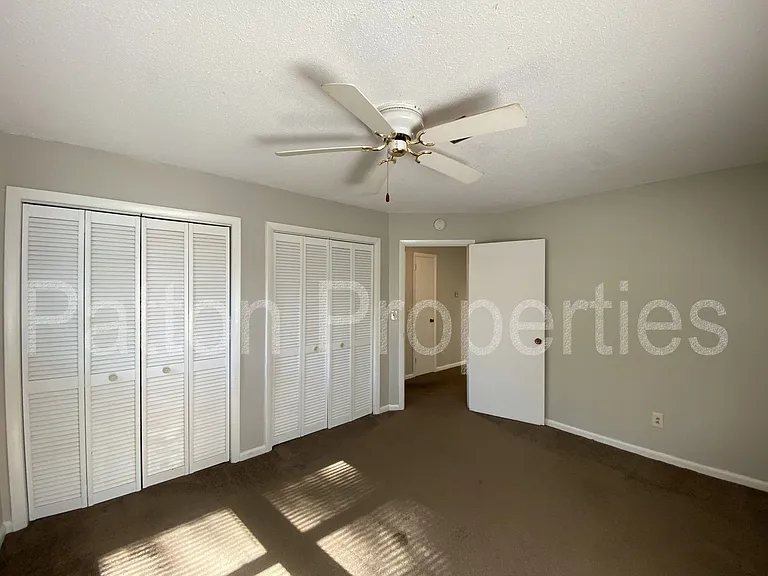 221 S Lucas St — Photo 7