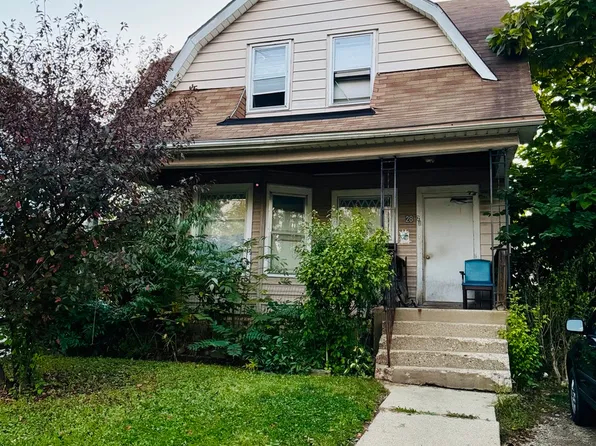 28 N Saint James St, Waukegan, IL 60085