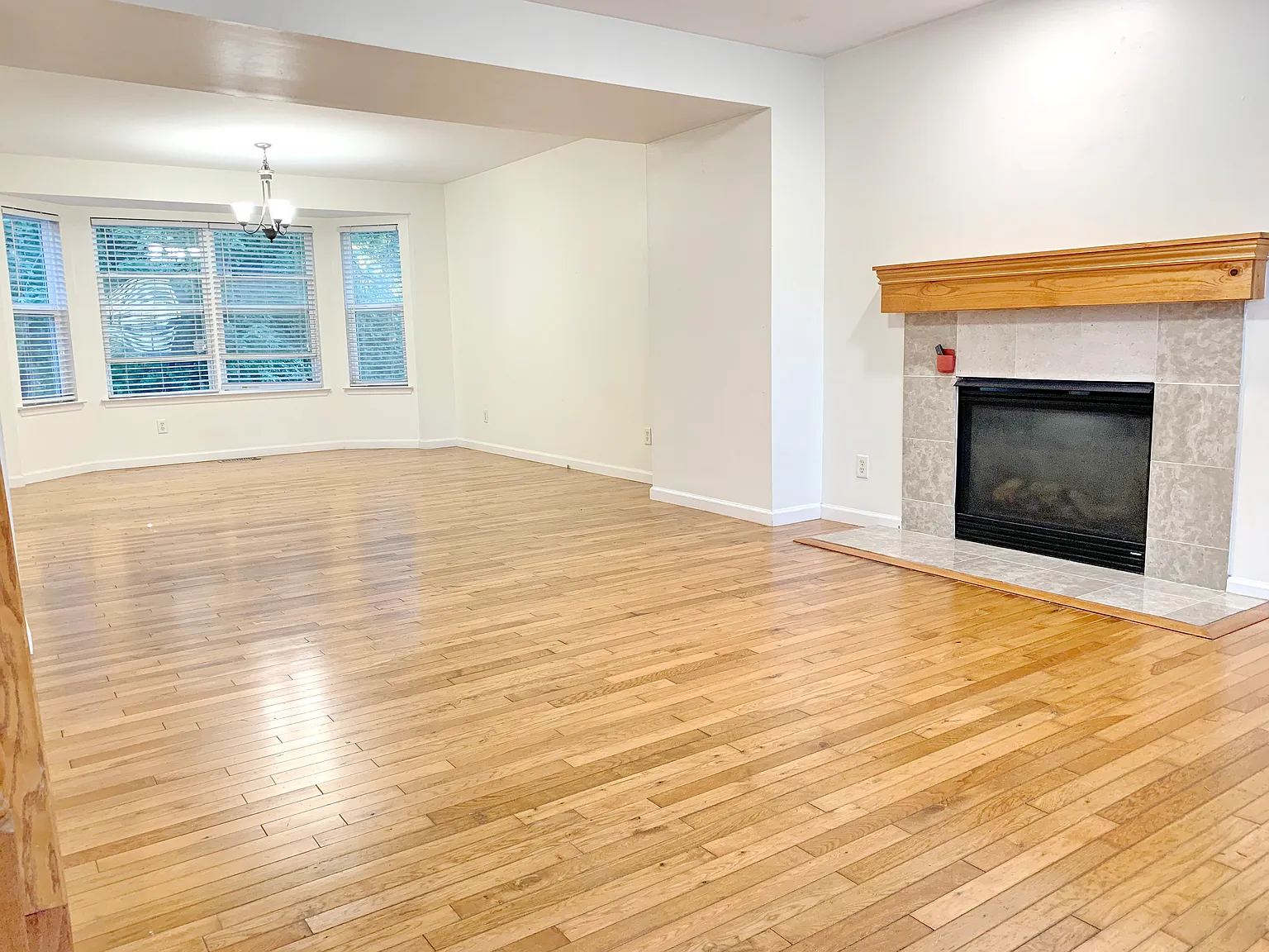 3 bed, 2.5 bath, 1918 sqft, $2,500 — Photo 4