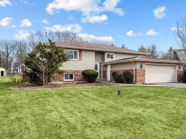 5N087 Mary Ct, St Charles, IL 60175