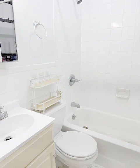 229 E 25th St #1B — Photo 9