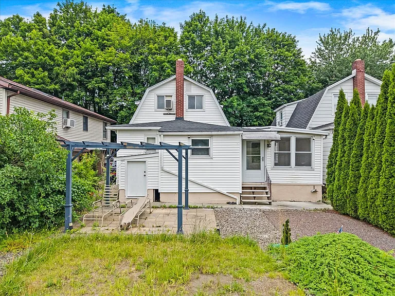 402 River St — Photo 36