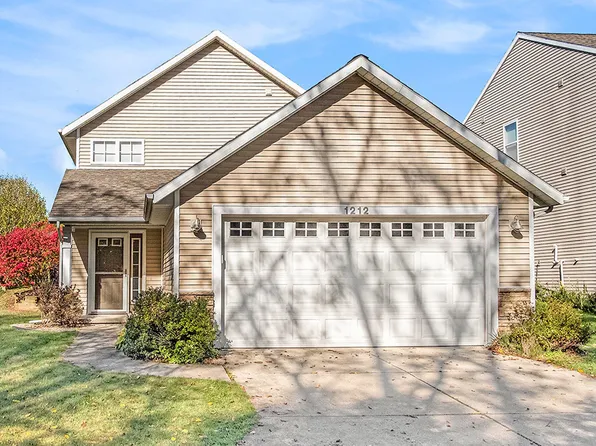 1212 Highland Hill Dr SE, Lowell, MI 49331