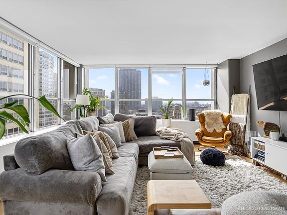 5th image of 655 W Irving Park Rd APT 1101