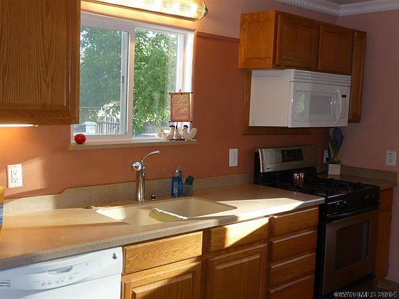 3rd image of 1309 W 2nd St