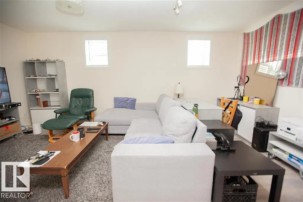 1 bed, 1.0 bath, 699 sqft, $999 — Photo 2
