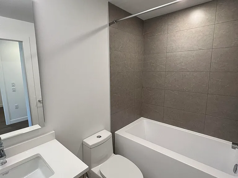 6859 Cambie St #3XX — Photo 11