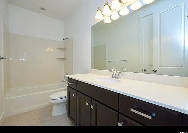 3 bed, 3960 sqft, $2,795 — Photo 4