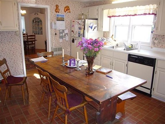 Large table space country kitchen